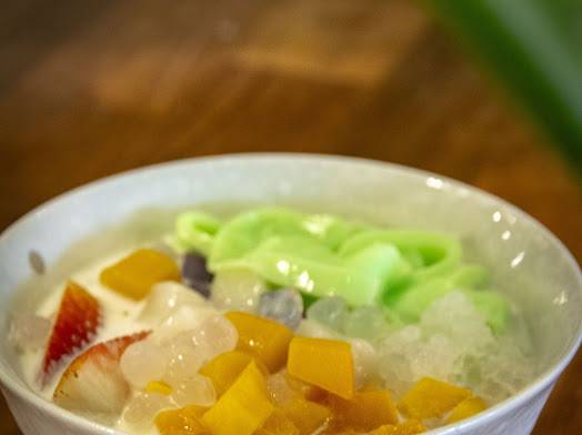 Pandan Jelly Fresh fruit tapioca soup斑斕水果撈粉